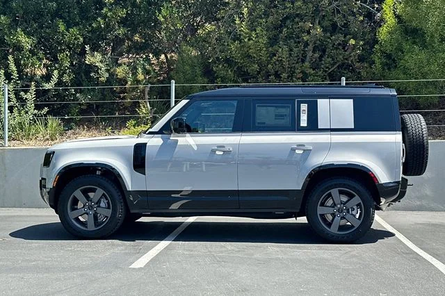 New 2026 Borasco Grey Land Rover X-Dynamic SE image 2