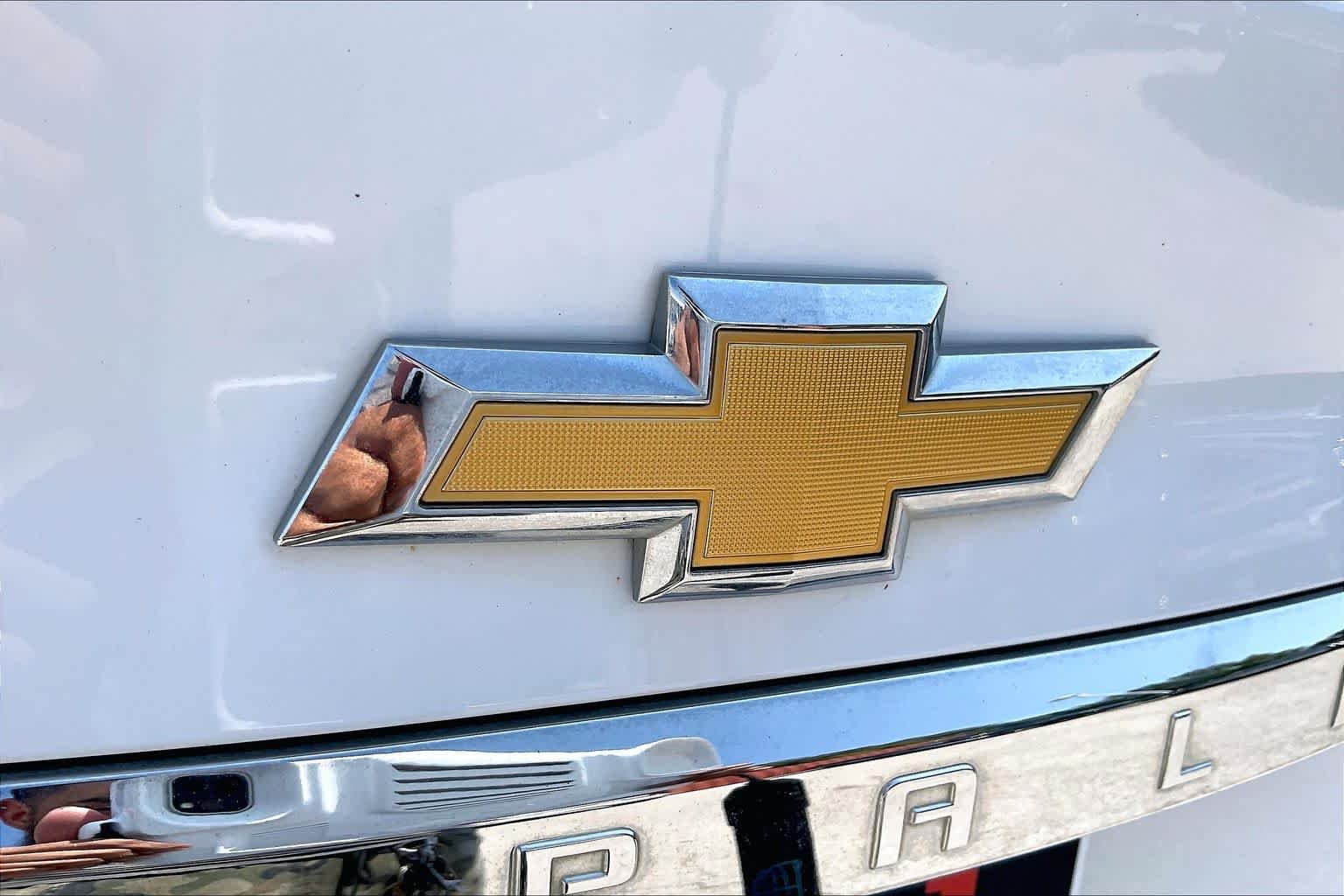 Used 2016 Summit White Chevrolet LT image 29