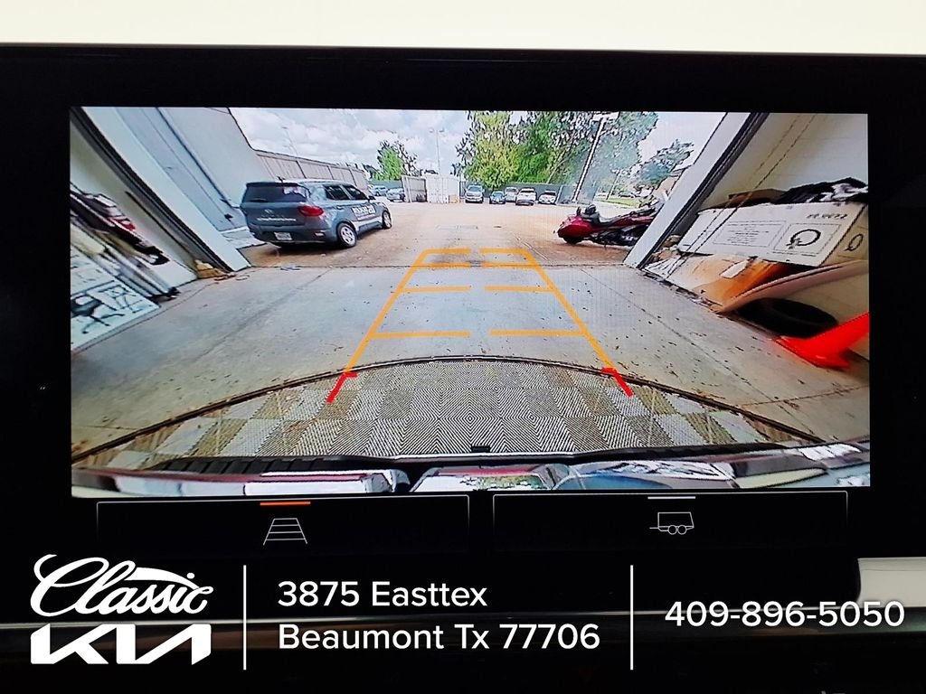 Used 2025 White GMC SLT image 14