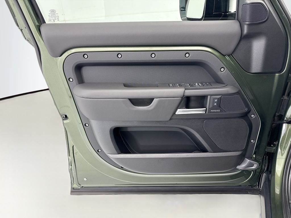 New 2026 Woolstone Green Land Rover X-Dynamic SE image 23
