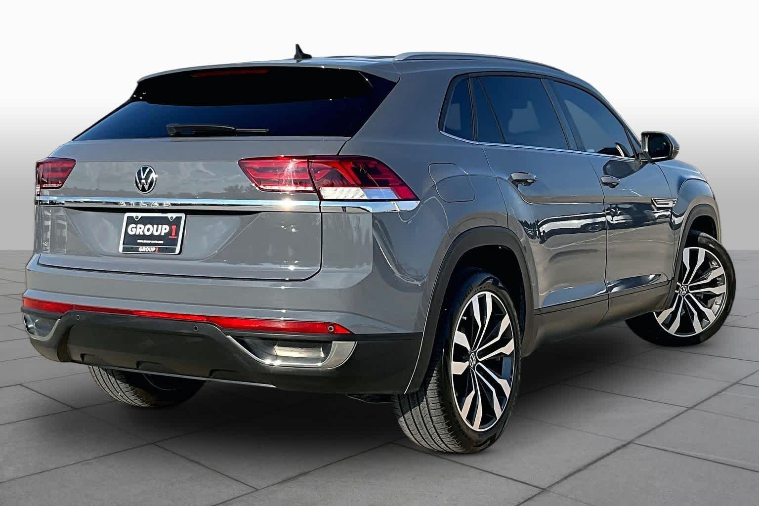 Used 2021 Pure Gray Volkswagen 2.0T SE w/Technology image 13