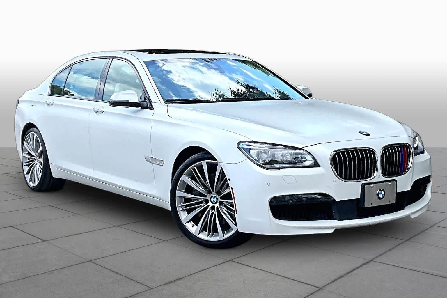 Used 2015  BMW 750Li xDrive image 2