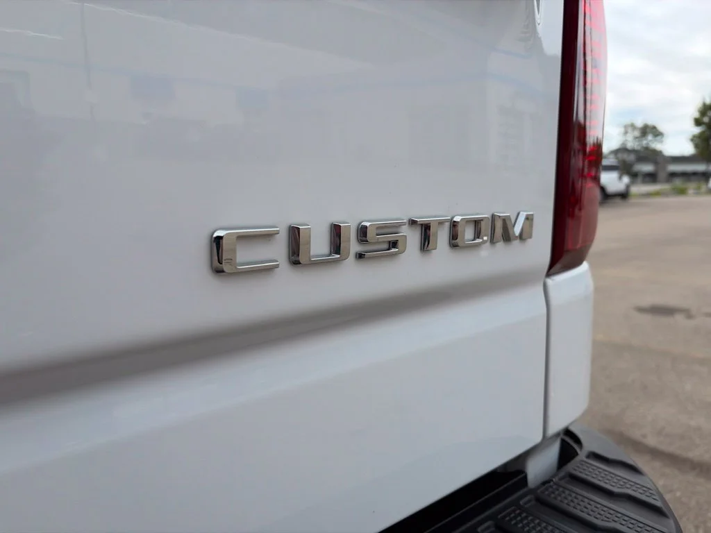 Used 2024 White Chevrolet Custom image 17