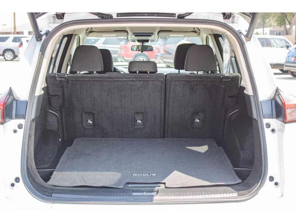 Used 2024 Everest White Pearl Nissan SV image 12
