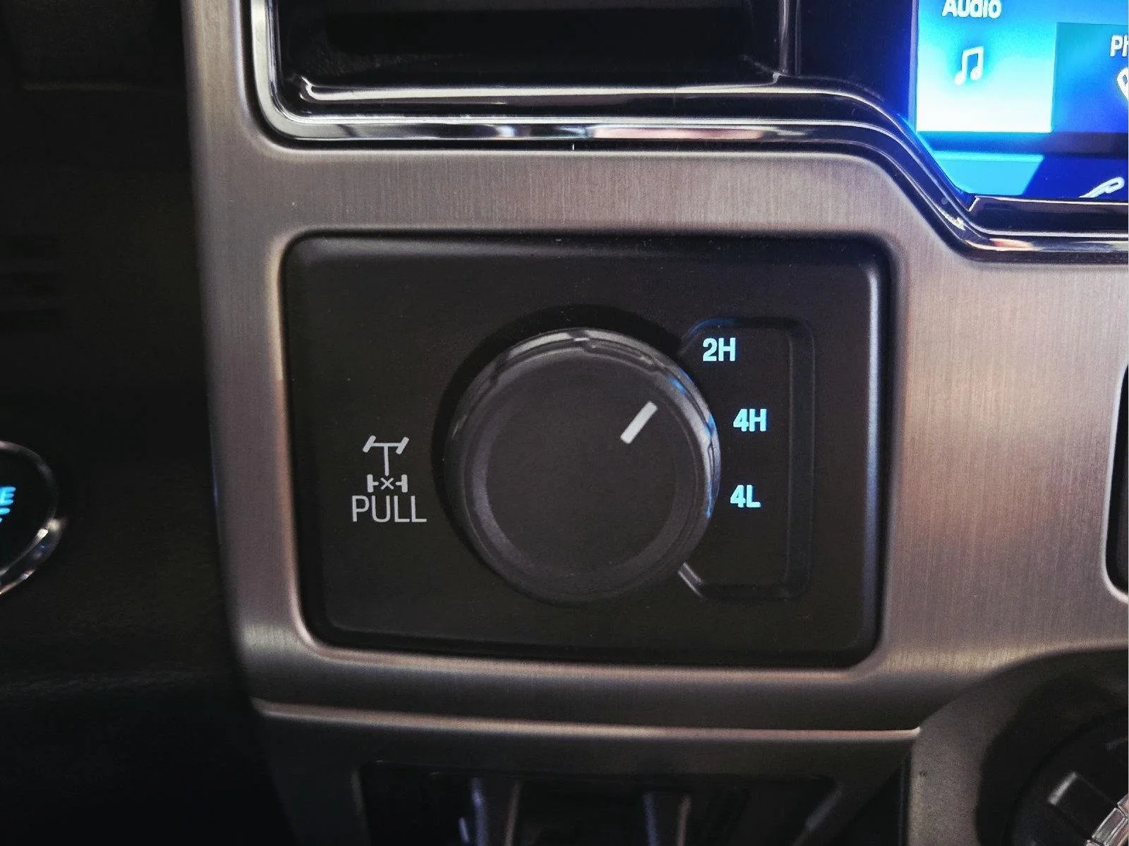 Used 2022 Star White Metallic Tri-Coat Ford Platinum image 39