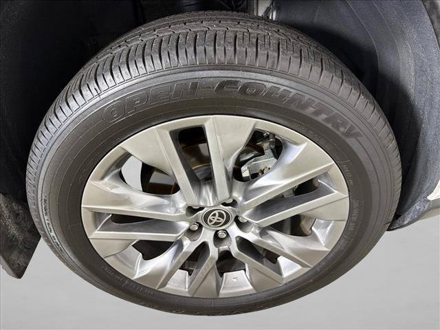 Certified Used 2025 WIND CHILL PEARL Toyota  image 13