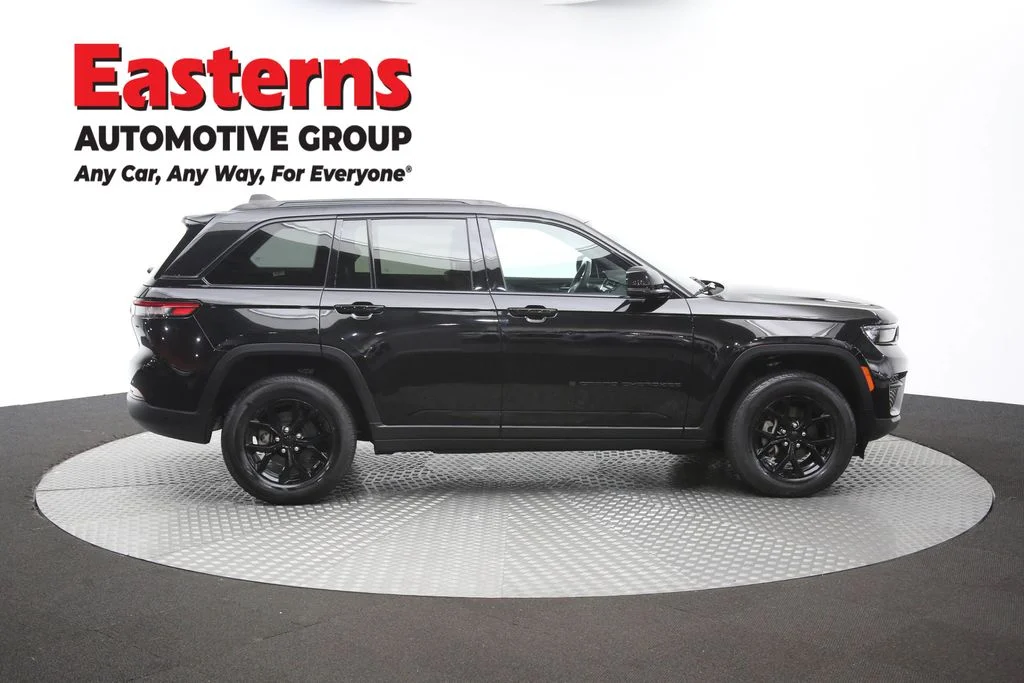 Used 2025 Black Jeep Altitude image 45