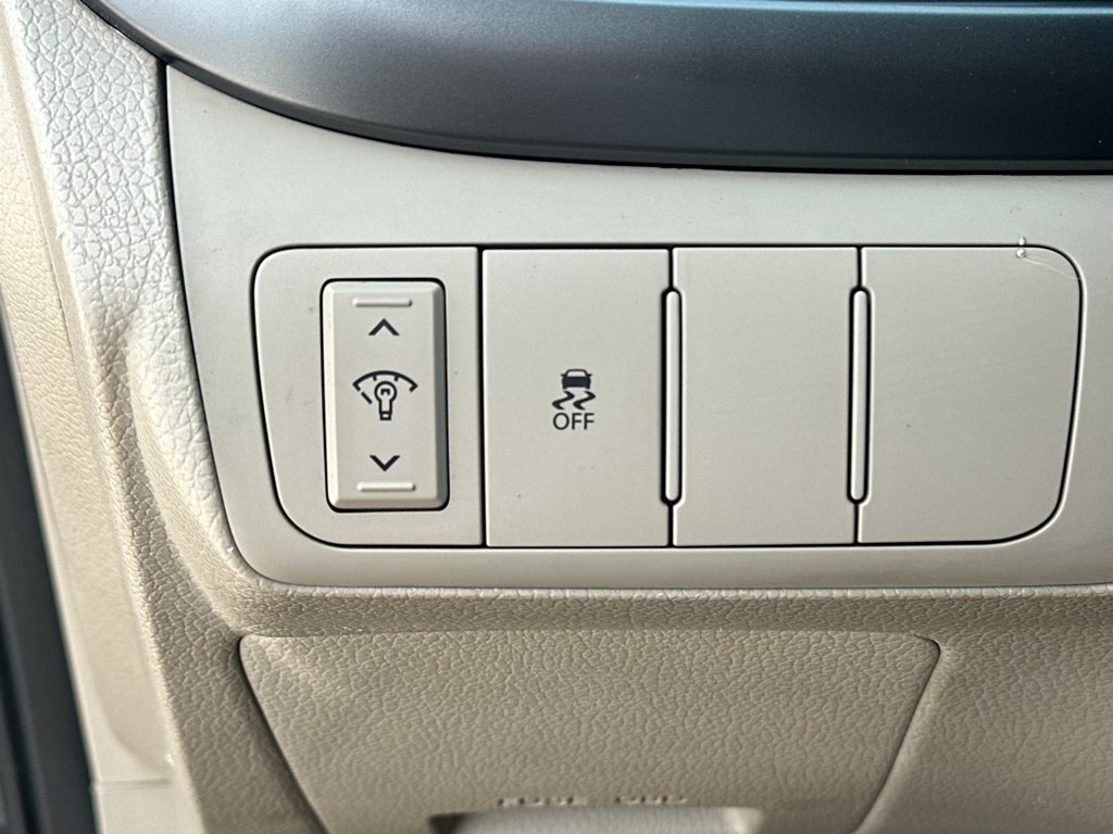 Used 2013 Ebony Black Kia LX image 23