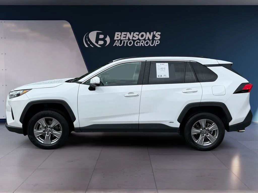 Used 2025 White Toyota XLE image 2