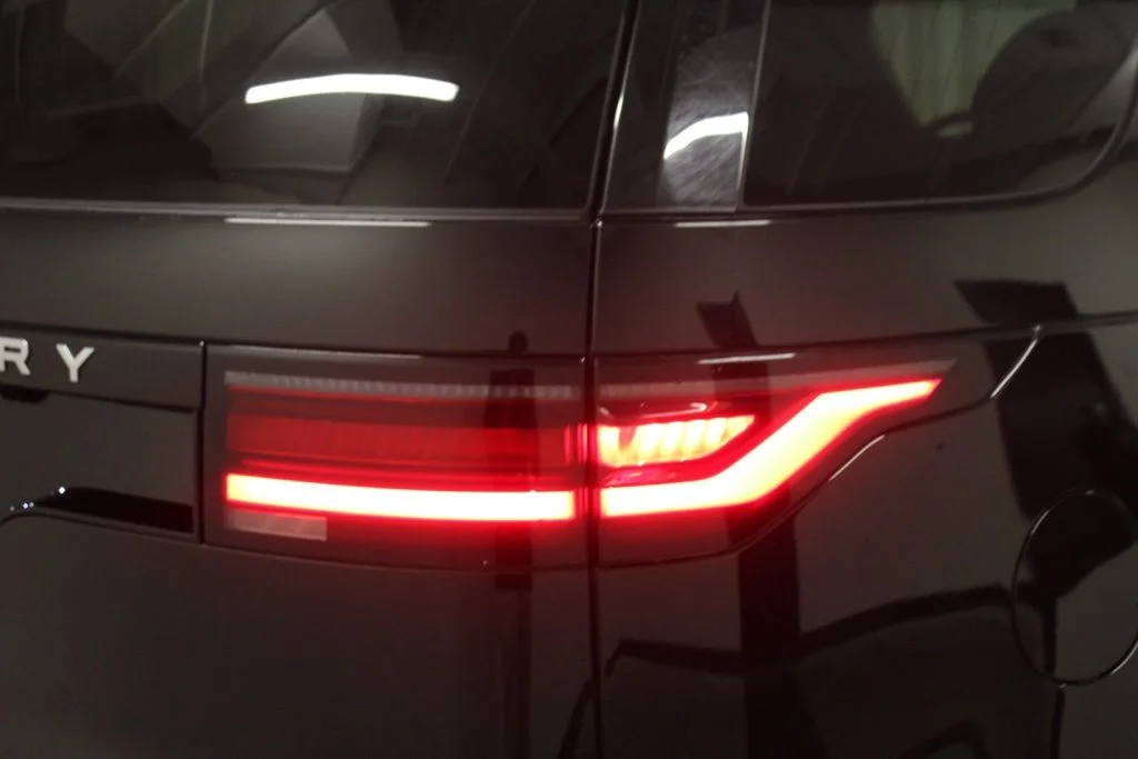 Used 2025 Santorini Black Metallic Land Rover S image 8