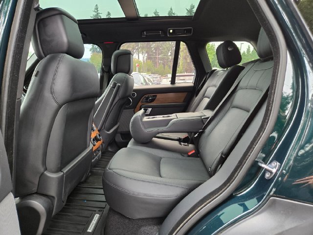 Used 2019 British Racing Green Land Rover 5.0L V8 Supercharged image 17