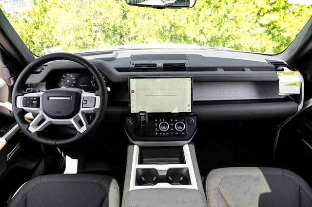 New 2026 White Land Rover X-Dynamic SE image 20