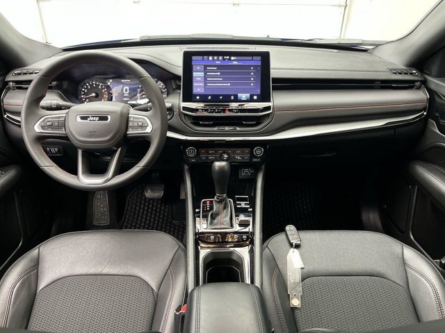 Used 2025 Hydro Blue Pearlcoat Jeep Trailhawk image 4