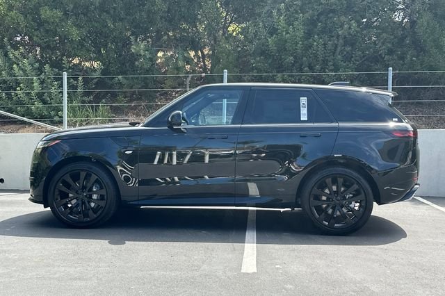 New 2026 Santorini Black Land Rover Dynamic SE image 2