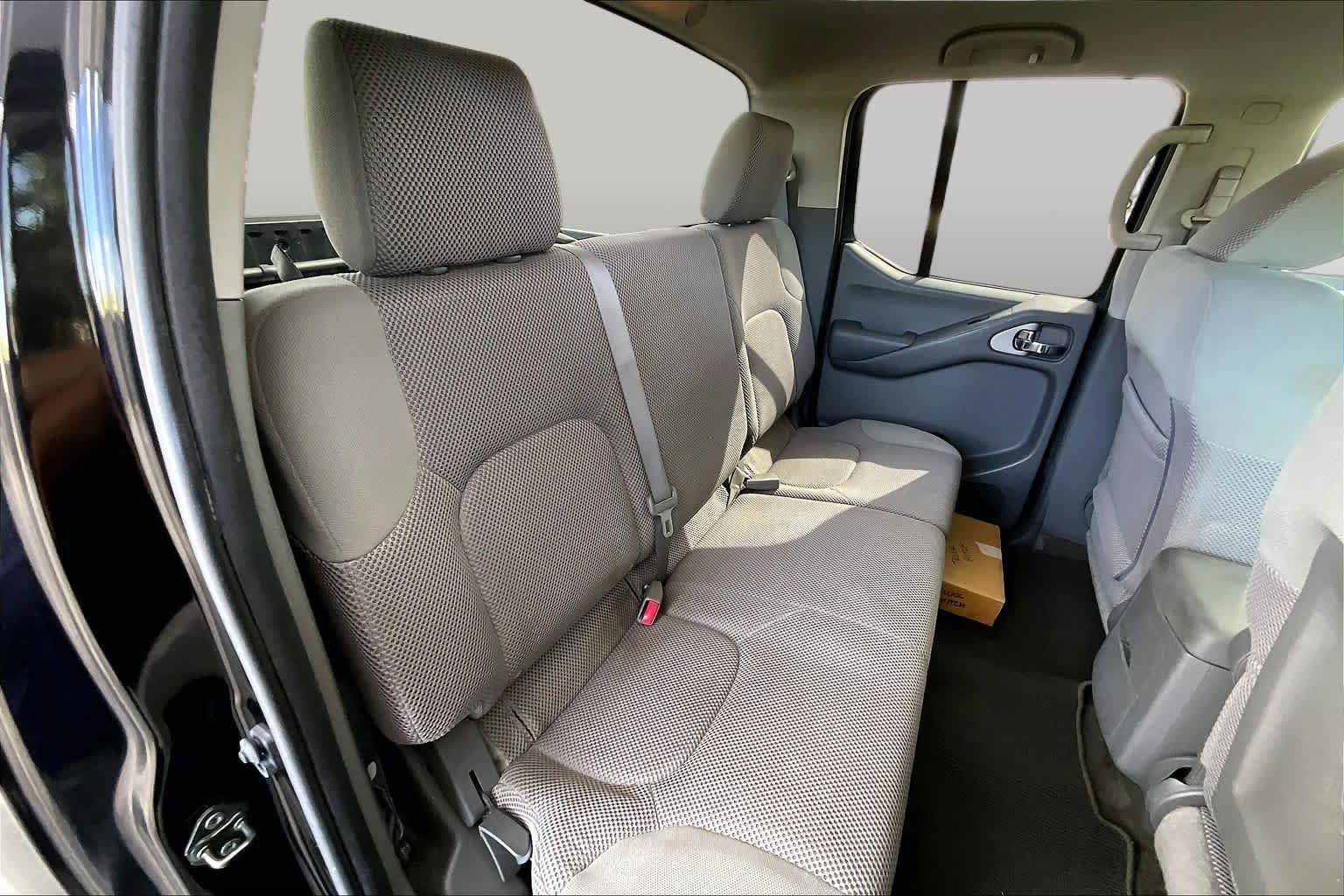 Used 2010 Super Black Nissan SE image 19