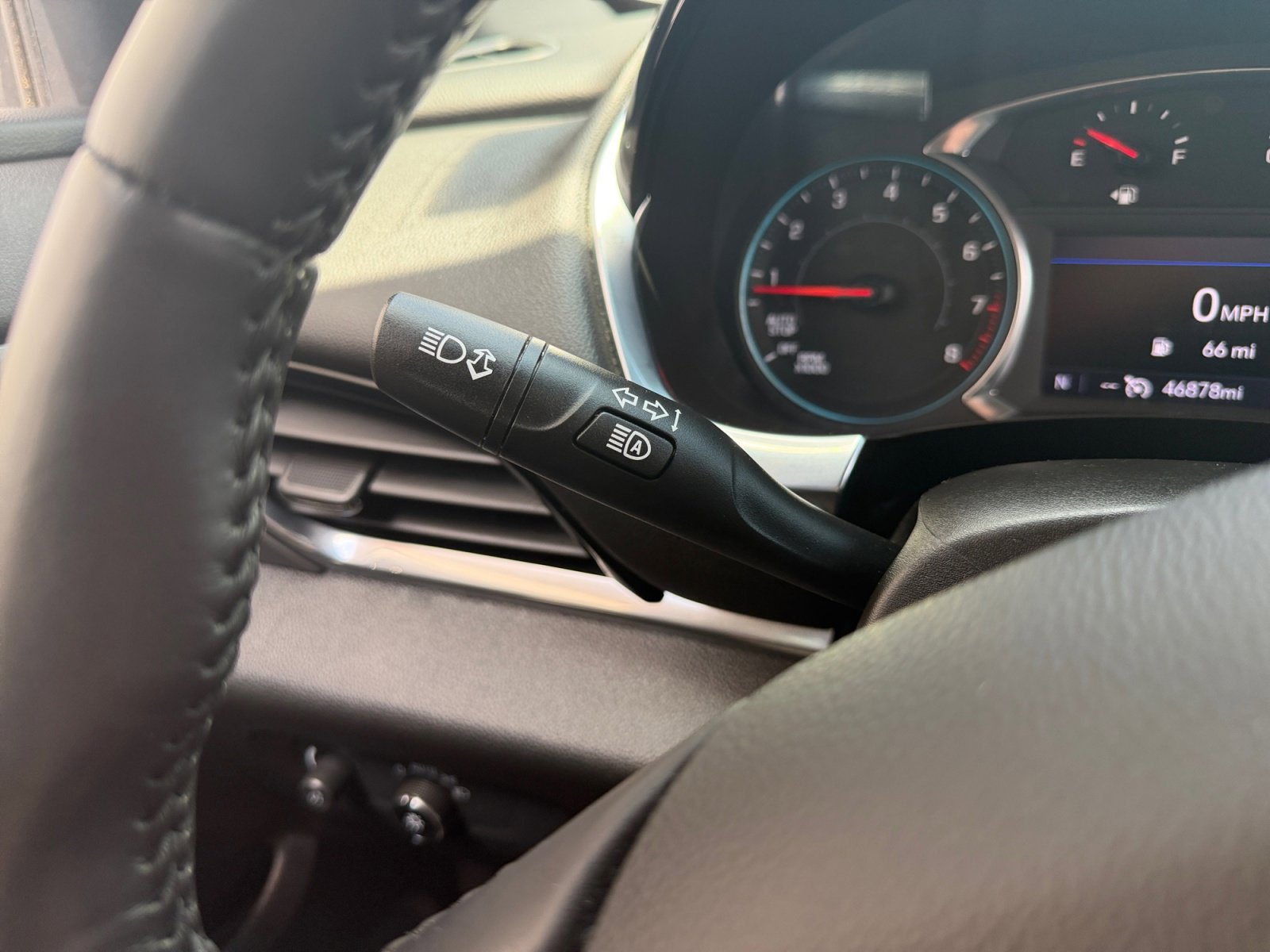 Used 2022 Summit White Chevrolet LT Cloth image 13
