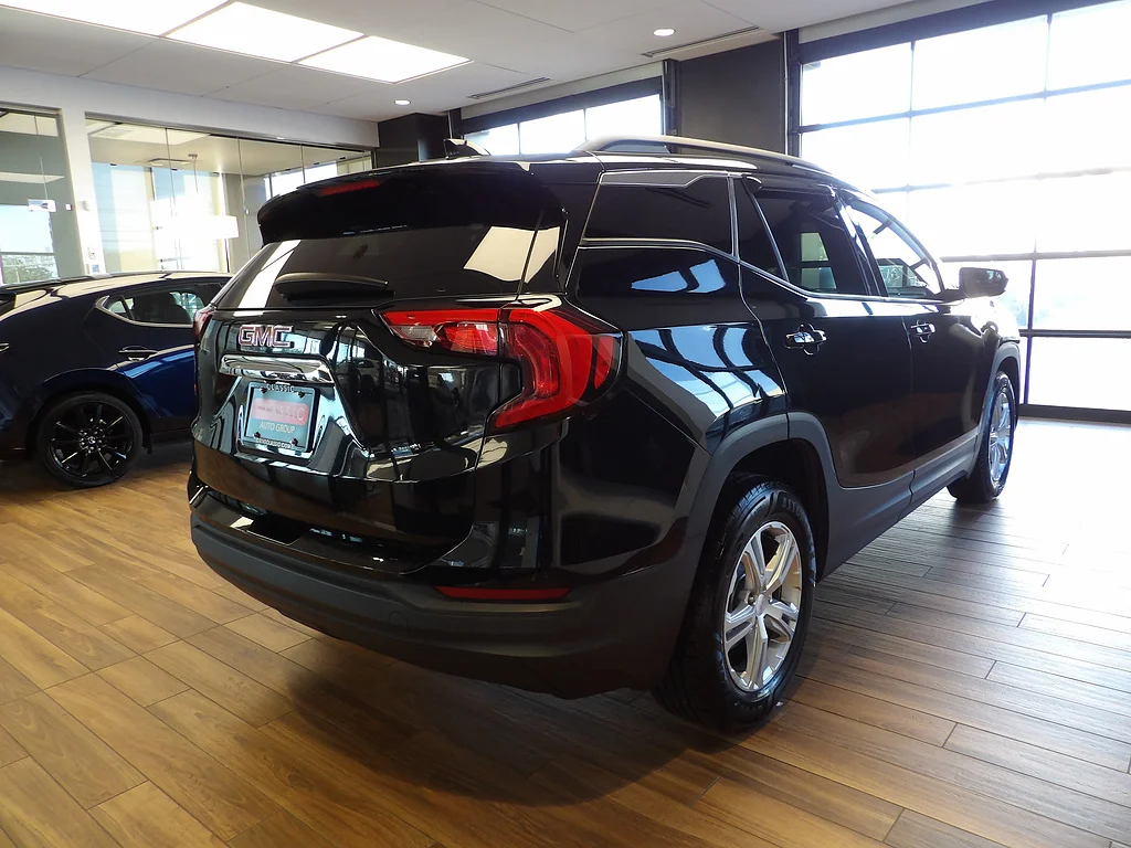 Used 2018 Ebony Twilight Metallic GMC SLE image 8