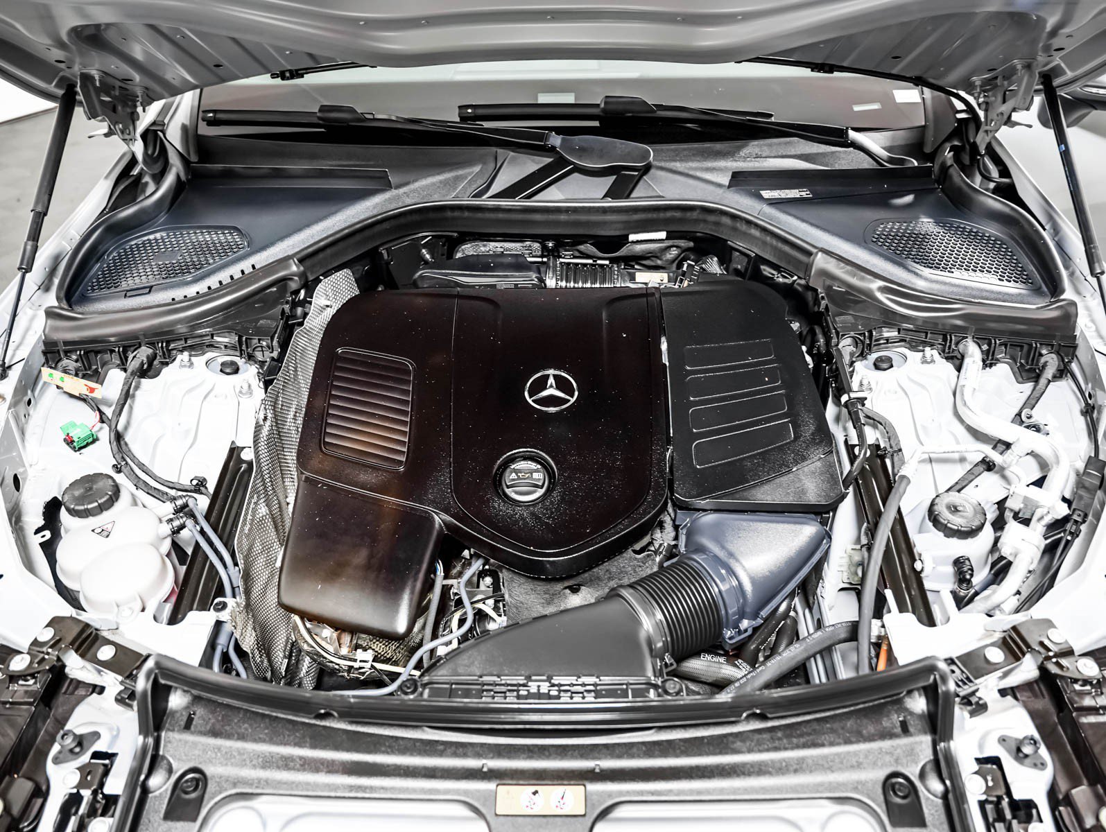 Certified Used 2025 Alpine Grey Mercedes-Benz GLC 350e 4MATIC® SUV image 4