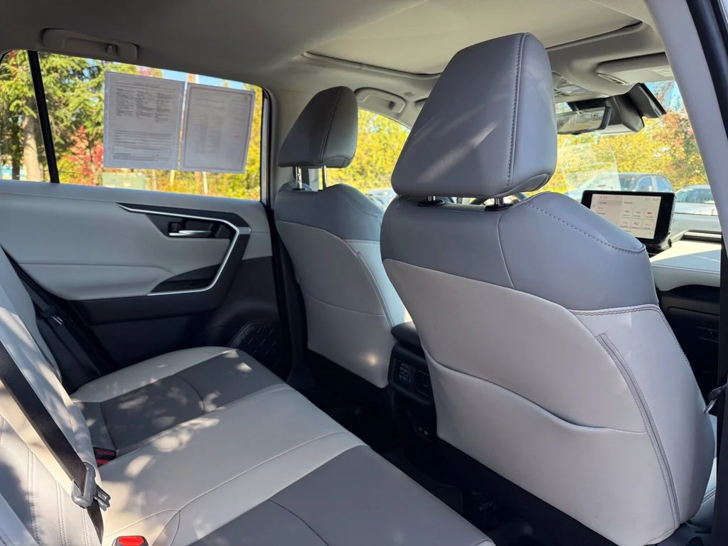 Used 2025 Pearl Toyota XLE Premium image 19