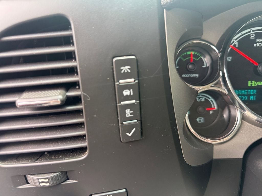 Used 2009 Gray Chevrolet 2HY image 37