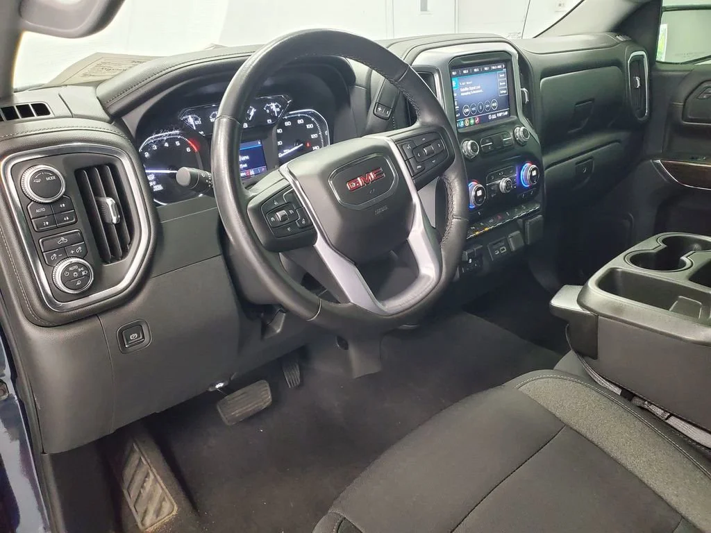 Used 2020 PACIFIC BLUE METALLIC GMC SLE image 10