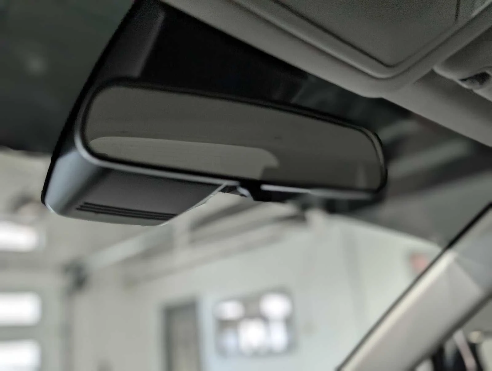 Used 2022 White Toyota LE image 31