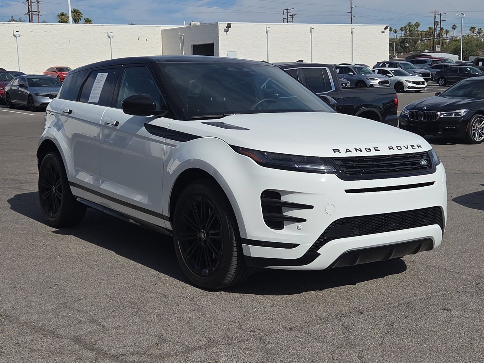 Used 2024 Fuji White Land Rover Dynamic SE image 3