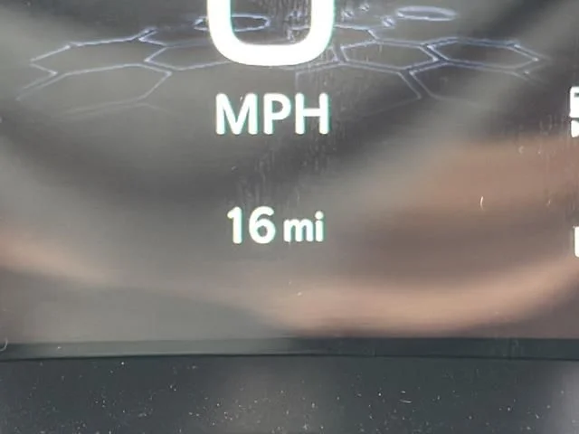 New 2026 White/off-white Jeep Latitude image 31