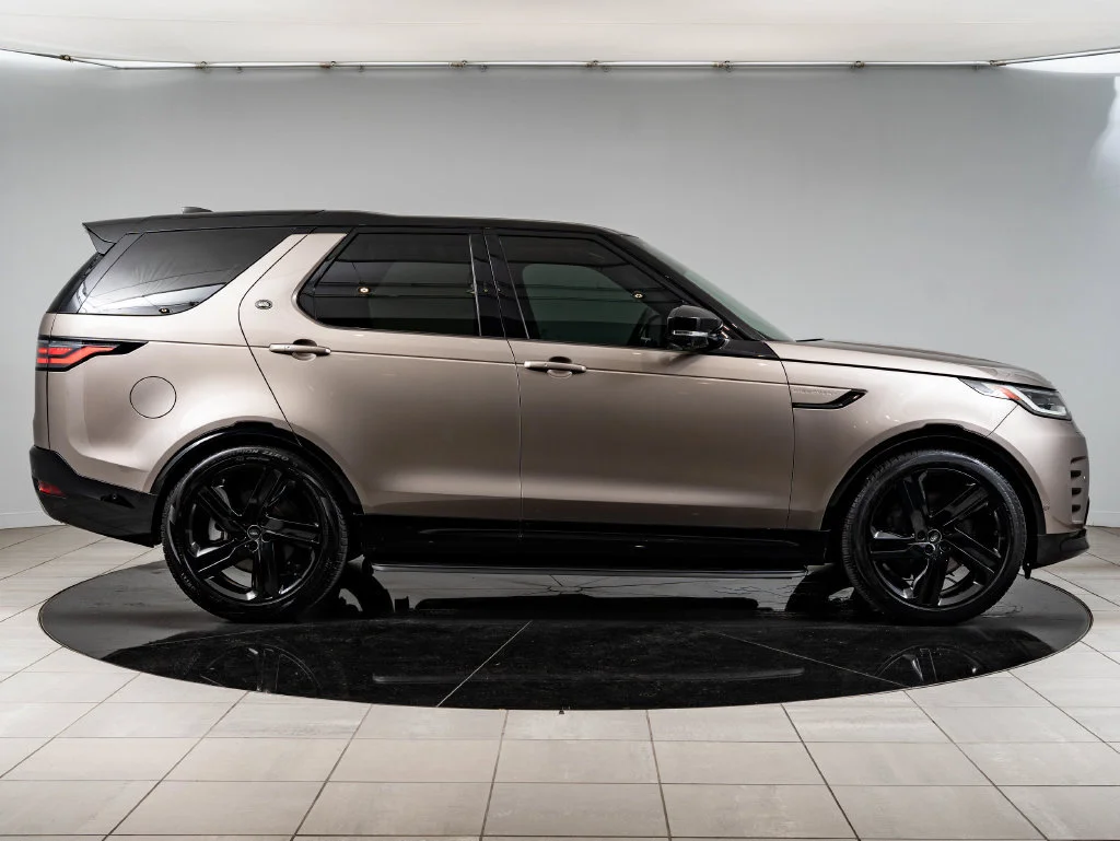 Used 2024 Lantau Bronze Metallic Land Rover Dynamic SE image 11