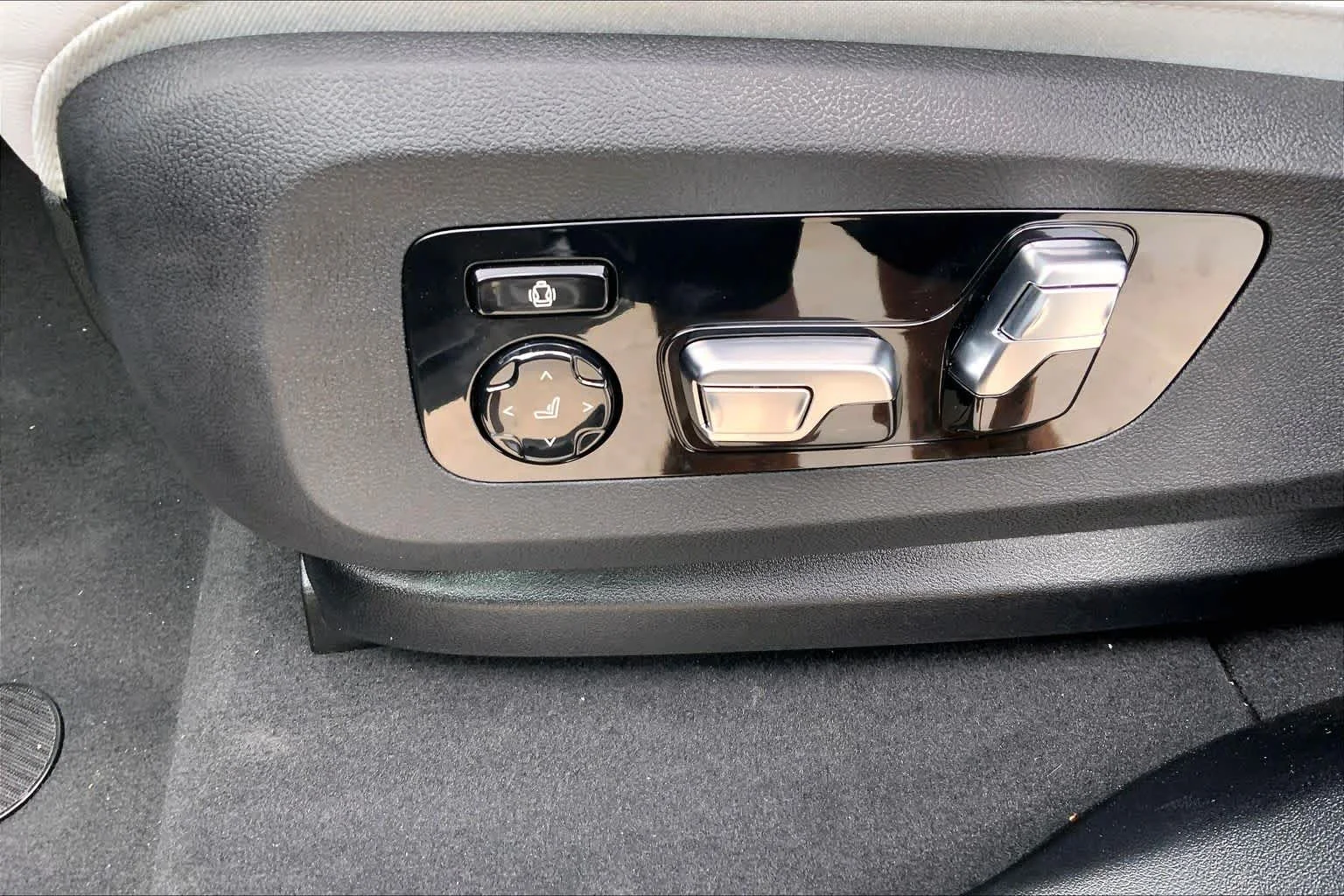 New 2026 Skyscraper Grey Metallic BMW xDrive40i image 16