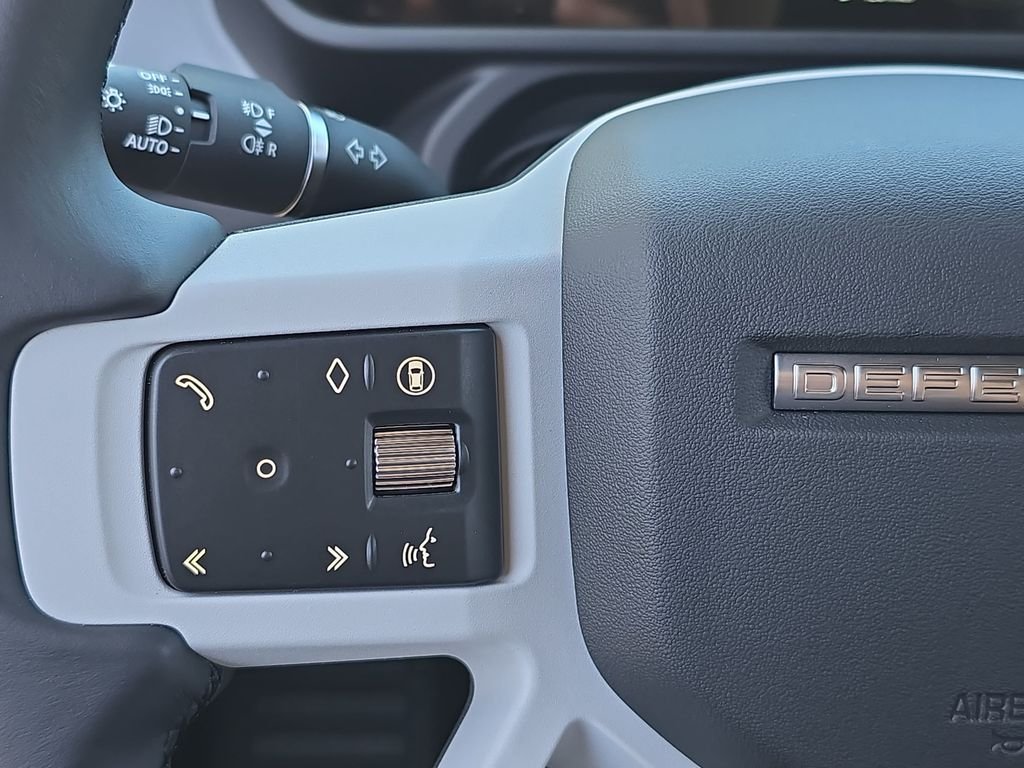 New 2026 Santorini Black Land Rover X-Dynamic SE image 17