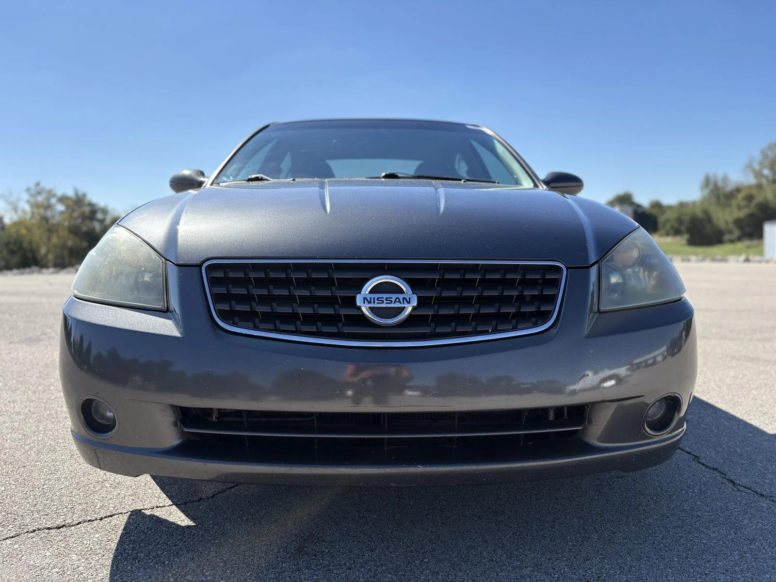 Used 2005 Smoke Metallic Nissan 3.5 SE image 16