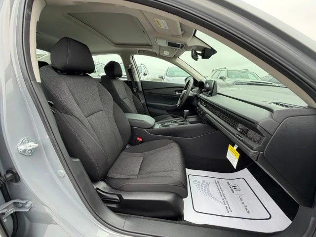 2025 Honda Accord SE - Photo 17