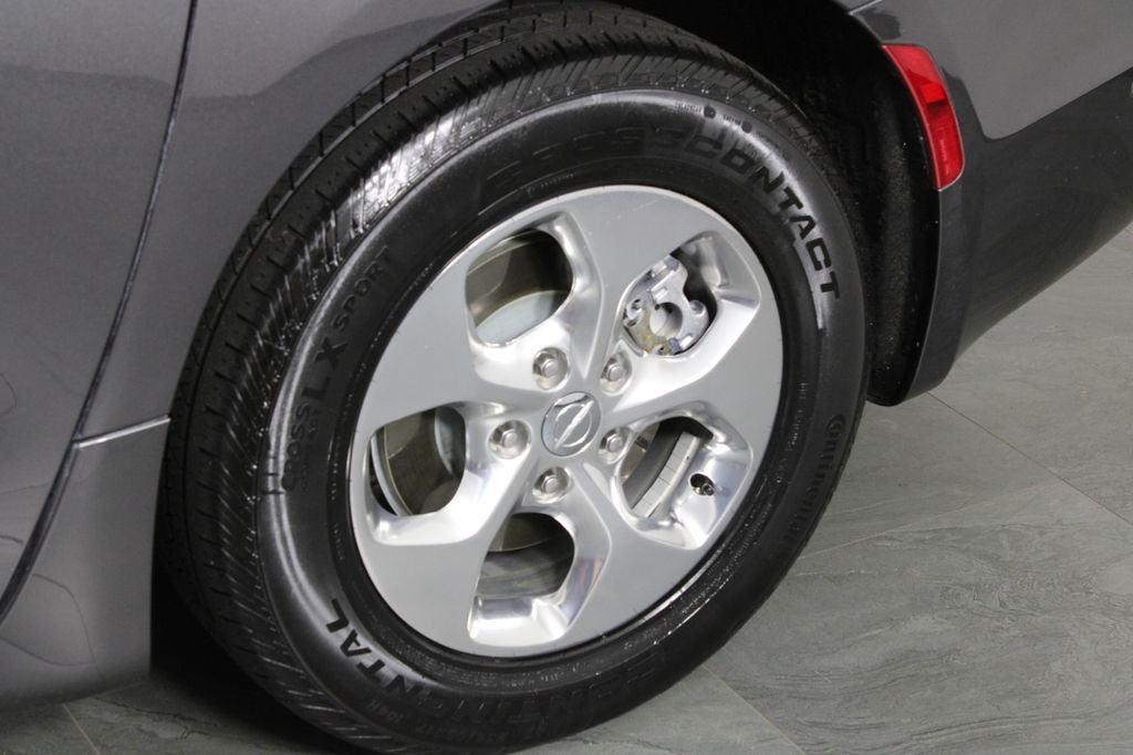 Used 2018 Gray Chrysler Limited image 12