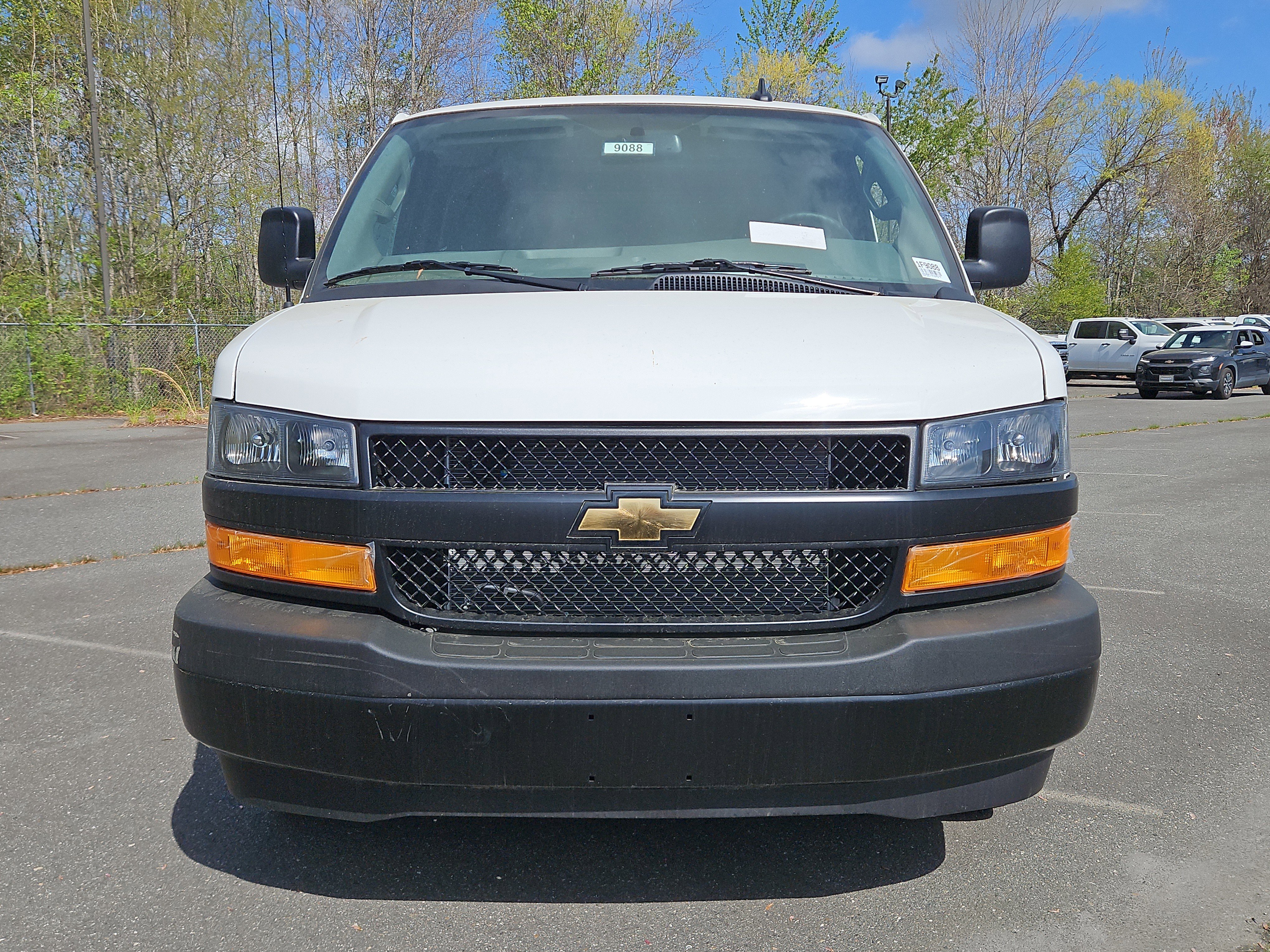 New 2025 Summit White Chevrolet WT image 7