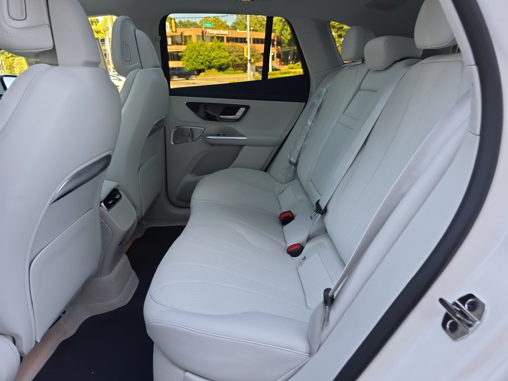 New 2027 Polar White Mercedes-Benz 320+ SUV image 12
