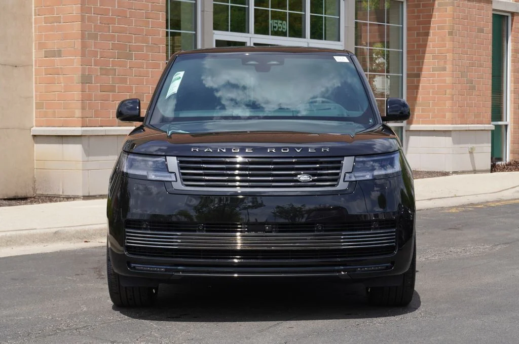 New 2026 Obsidian Black in Gloss Finish Land Rover SV image 4