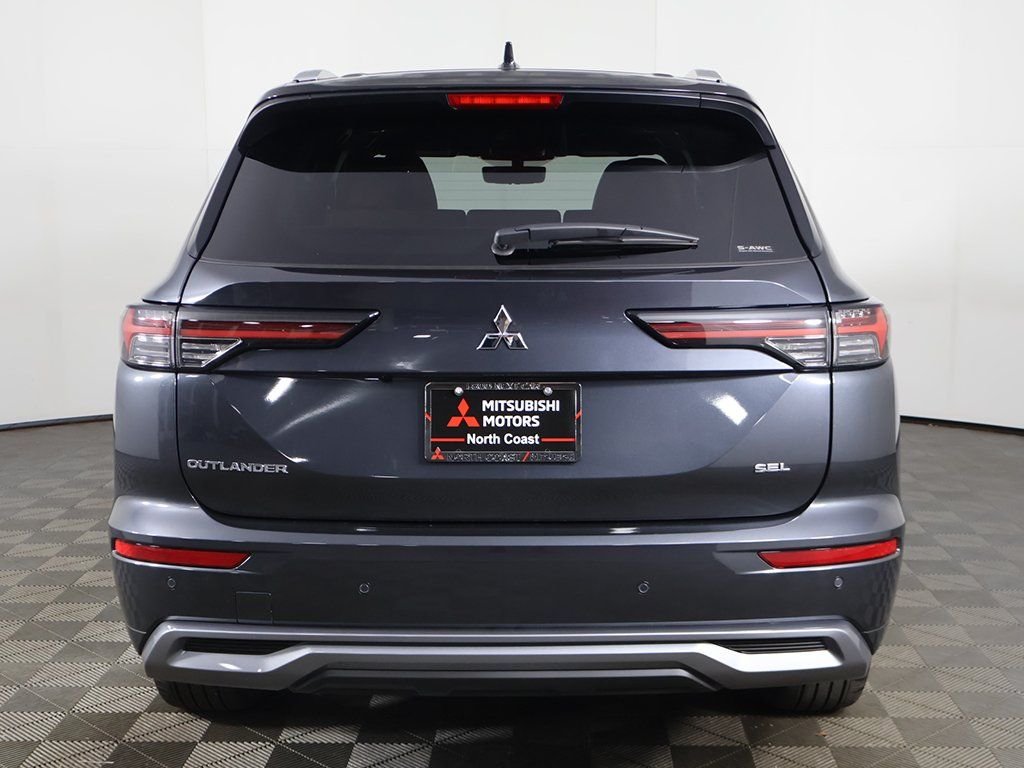 New 2025 Gray Mitsubishi SEL image 17