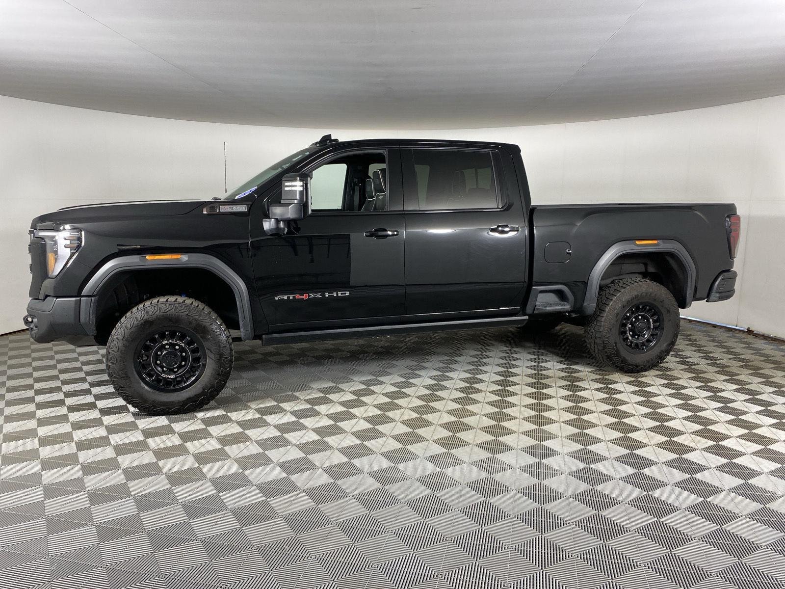 Used 2025 Onyx Black GMC AT4X image 4