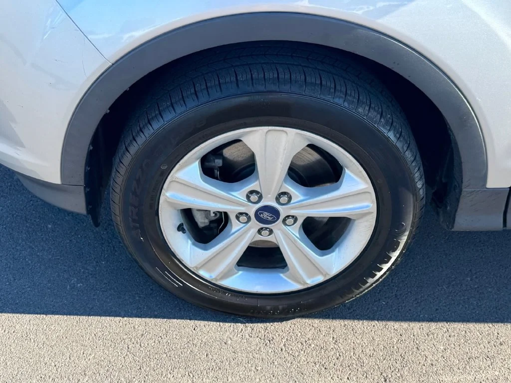 Used 2015 Silver Ford SE image 15