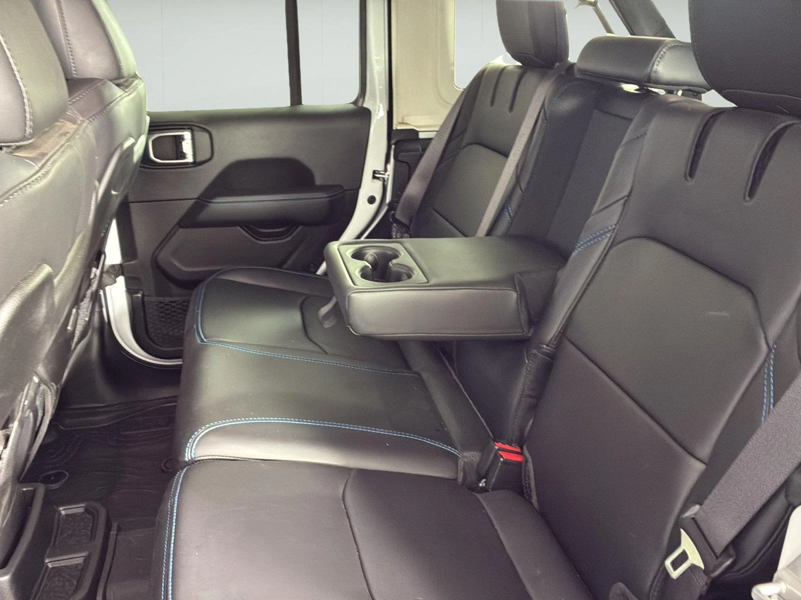 Used 2025 Bright White Clearcoat Jeep Rubicon image 20