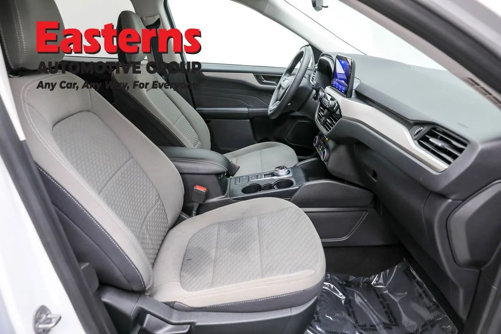 Used 2022 White Ford SE image 23