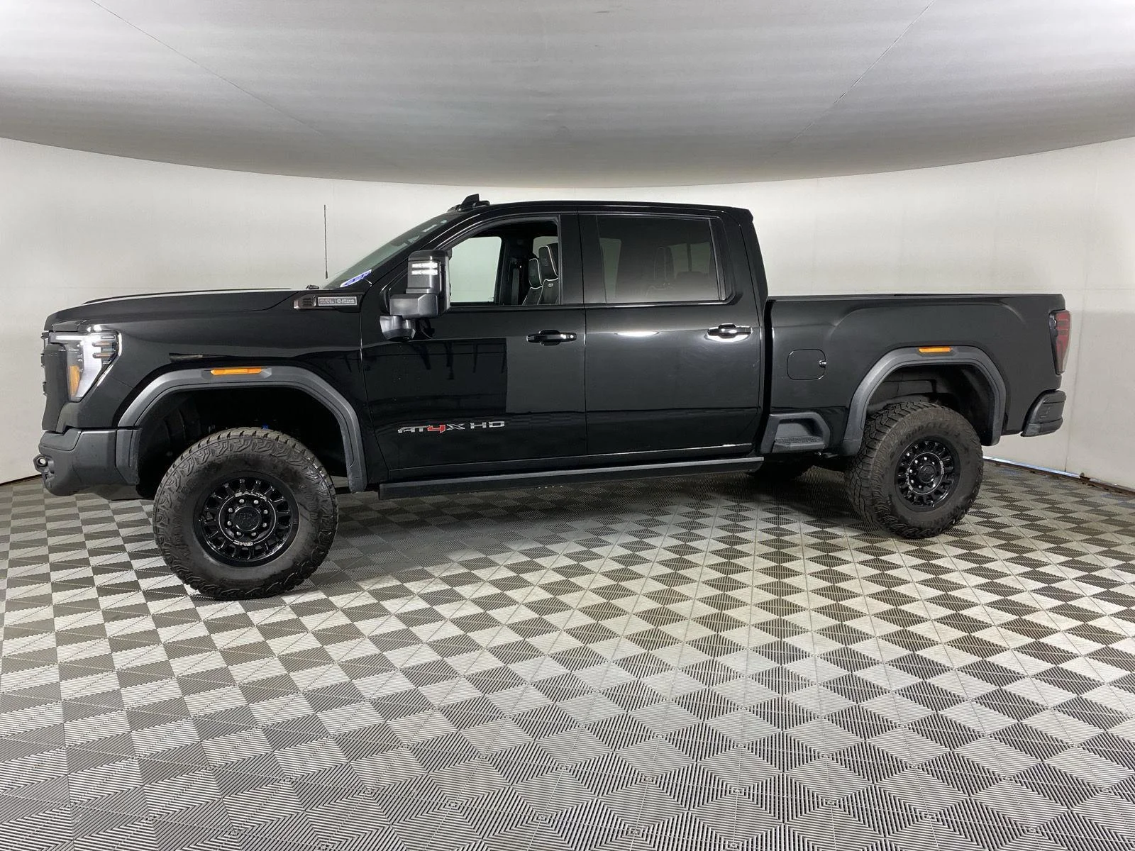 Used 2025 Onyx Black GMC AT4X image 4