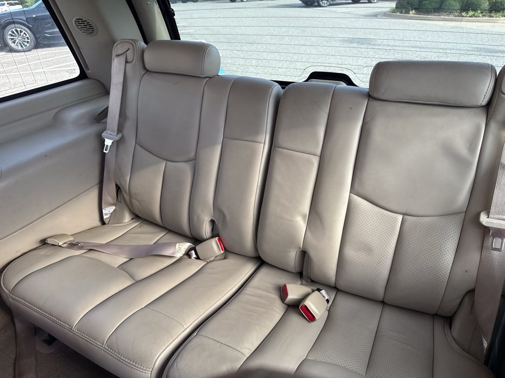 Used 2004  Cadillac Base image 14