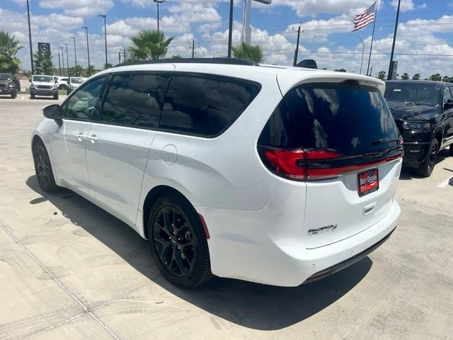Used 2023 White Chrysler Touring L image 4
