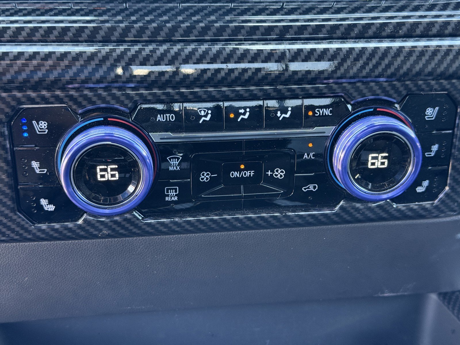 Used 2024 Blue Chevrolet ZR2 image 17