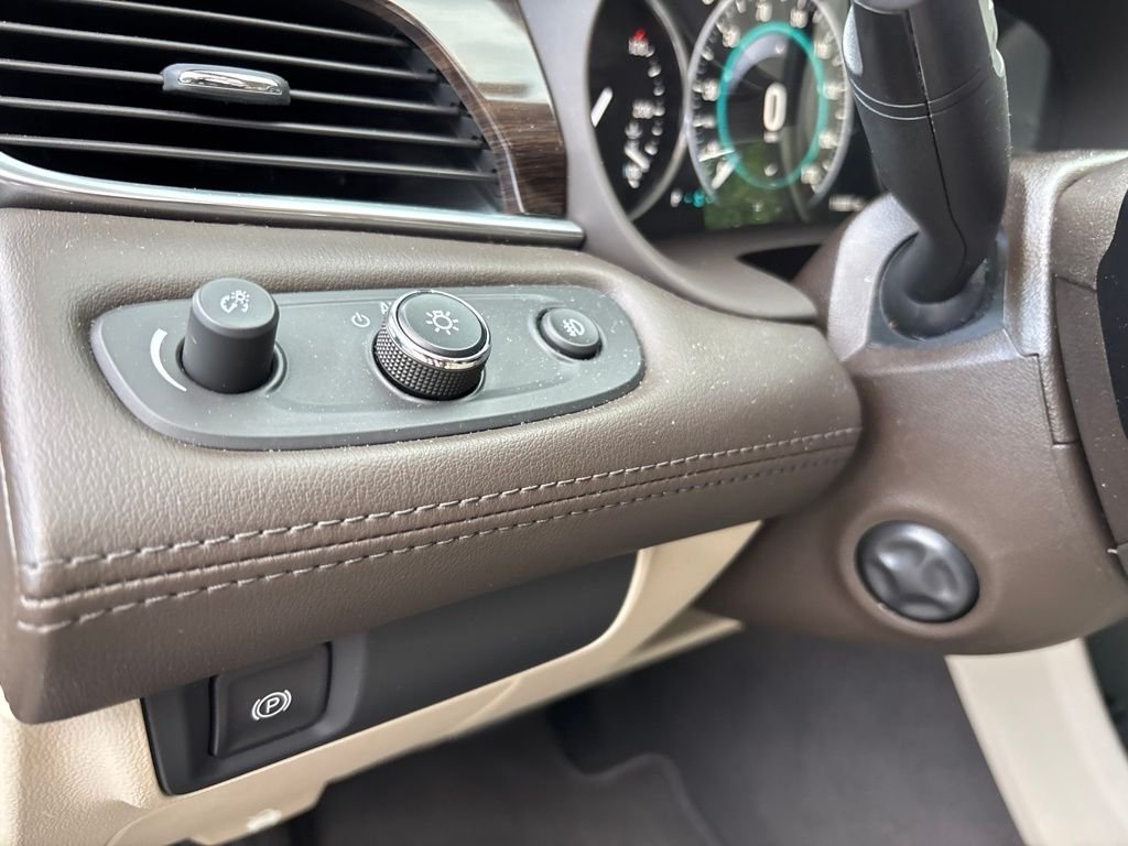 Used 2017 Red Buick Essence image 11