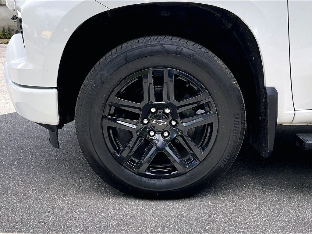 Used 2022 White Chevrolet RST image 7