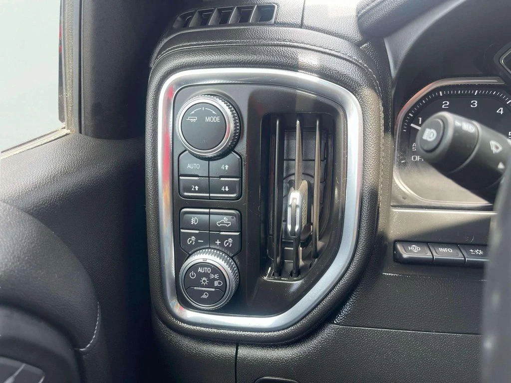 Used 2020 White Frost Tricoat GMC Denali image 17