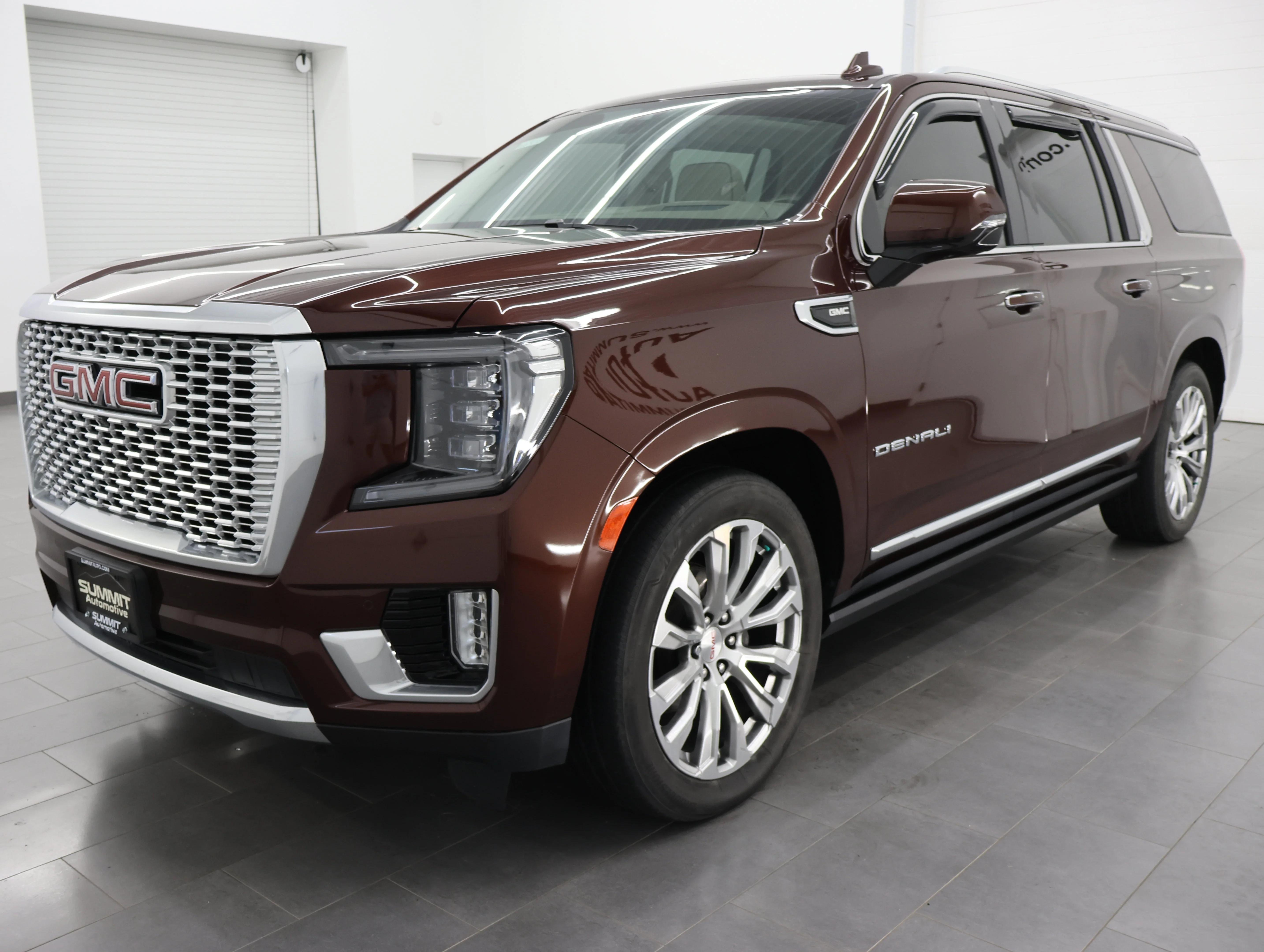 Used 2022 Redwood Metallic GMC Denali image 6